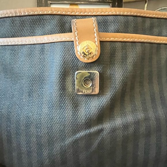 Vintage FENDI 1980s Pequin crossbody bag with tan leather trim and strap - Picture 11 of 13